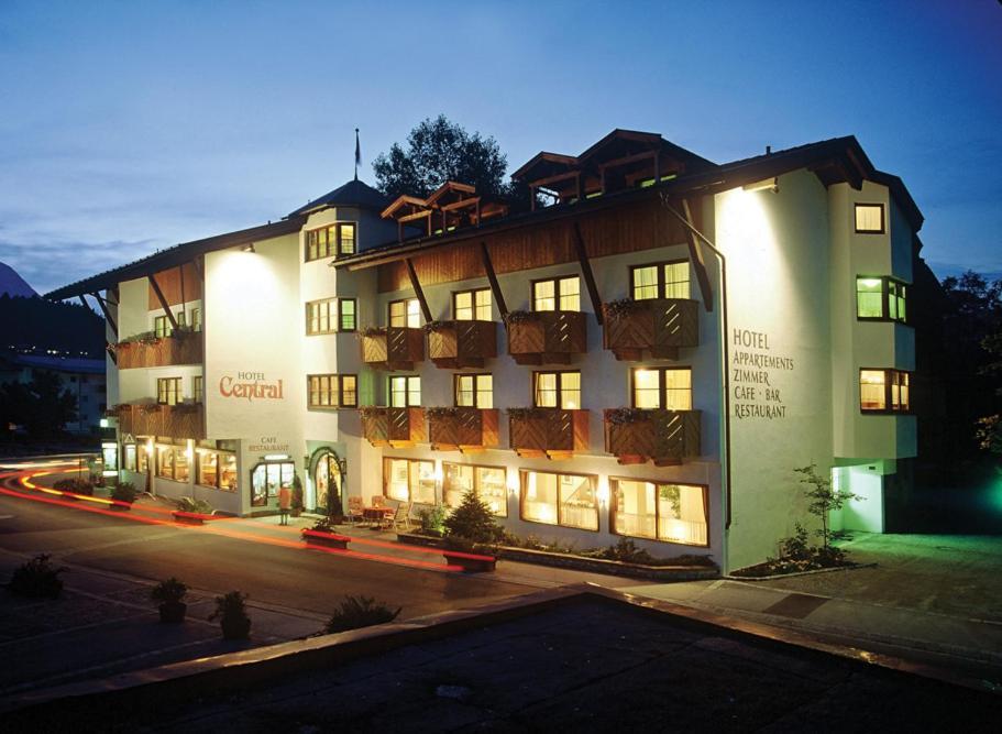 Hotel Central Seefeld in Tirol Buitenkant foto